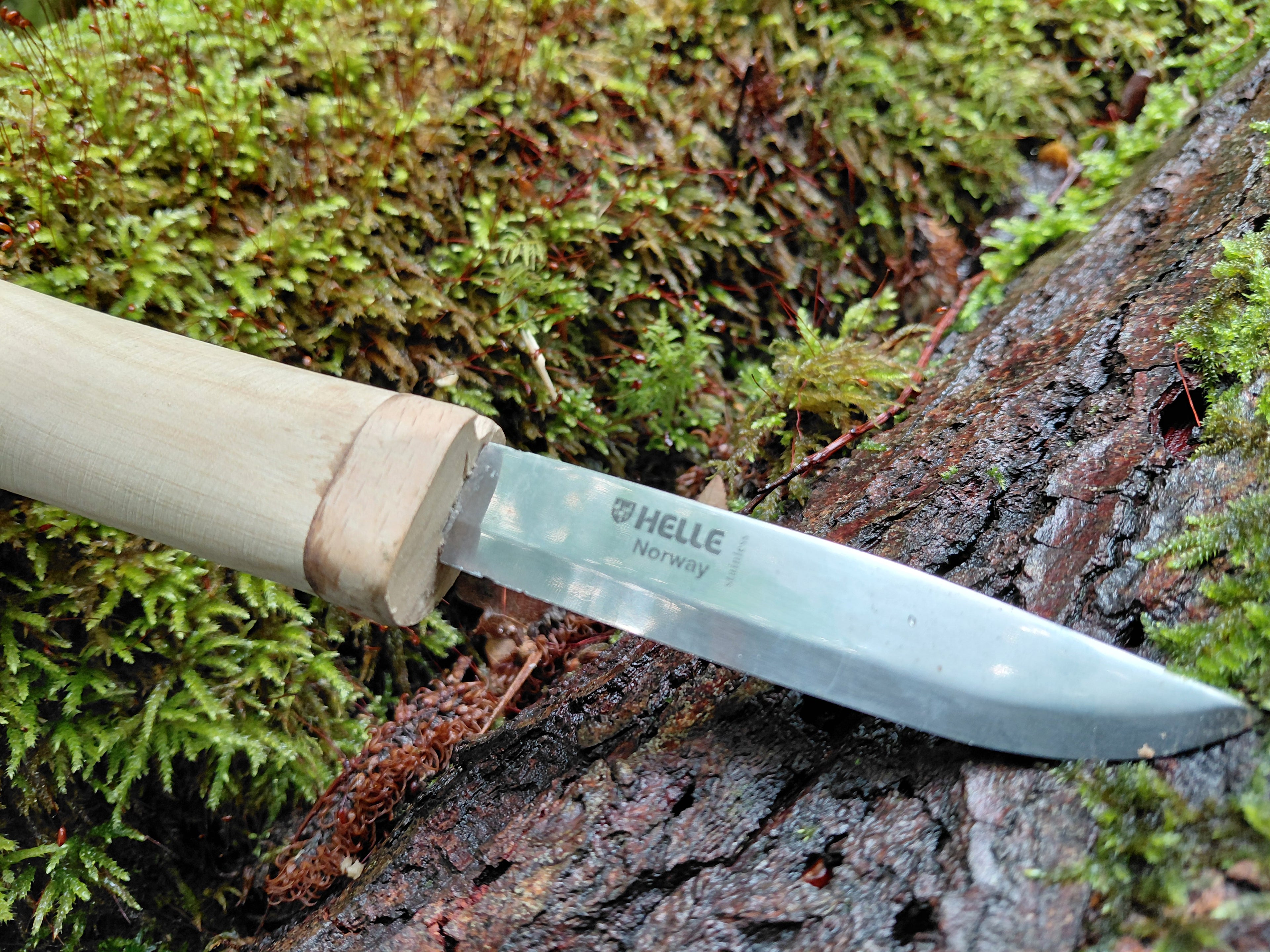 Håndlavet kniv med ægte Helle-klinge – rå, nordisk kraft!