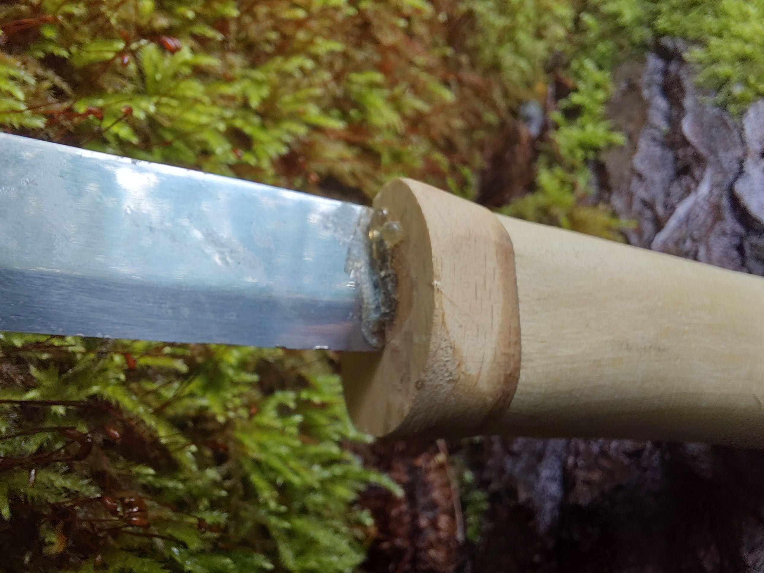 Håndlavet kniv med ægte Helle-klinge – rå, nordisk kraft!