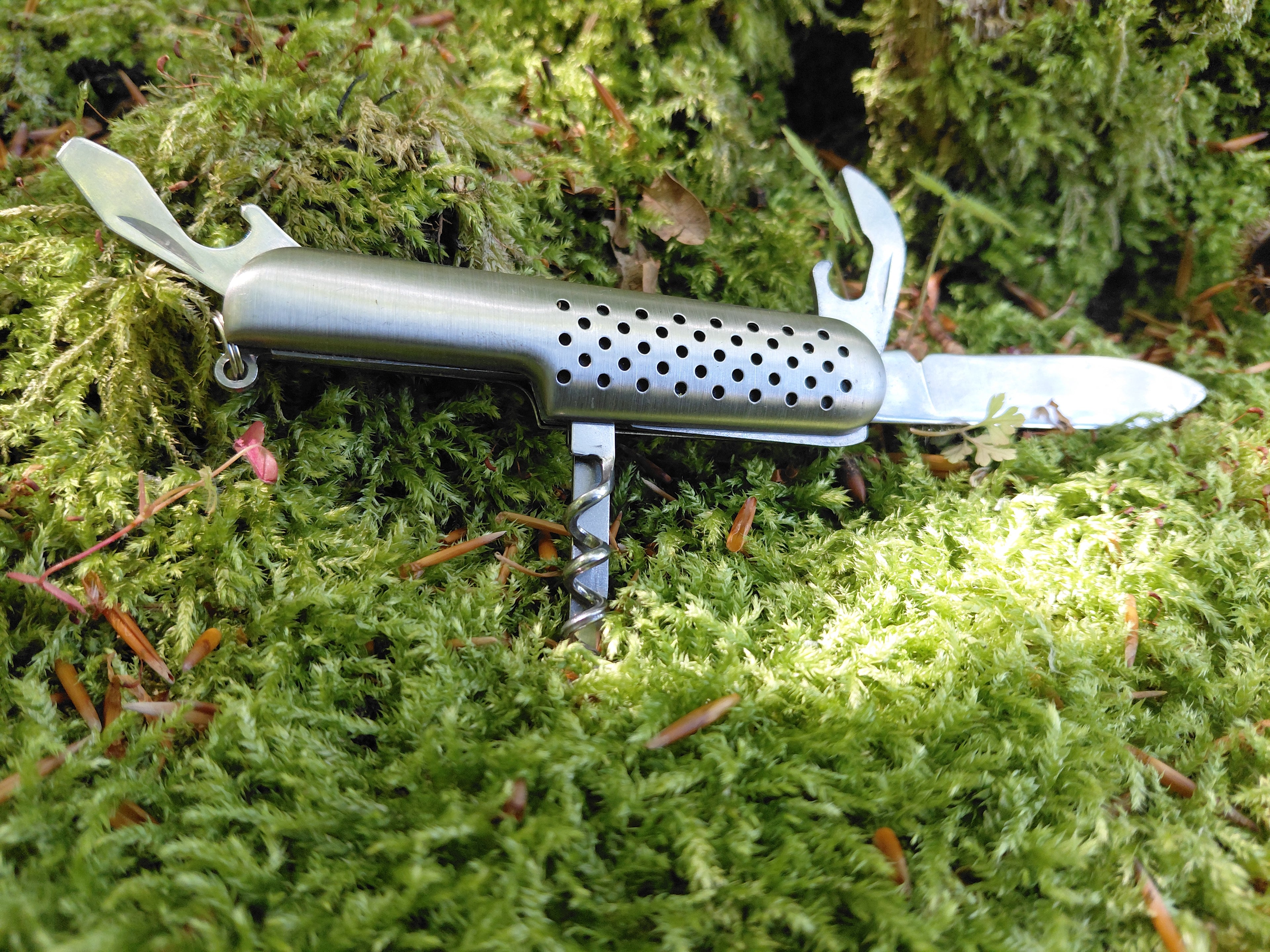 Rustfri multikniv med greb i perforeret stål 5 funktioner