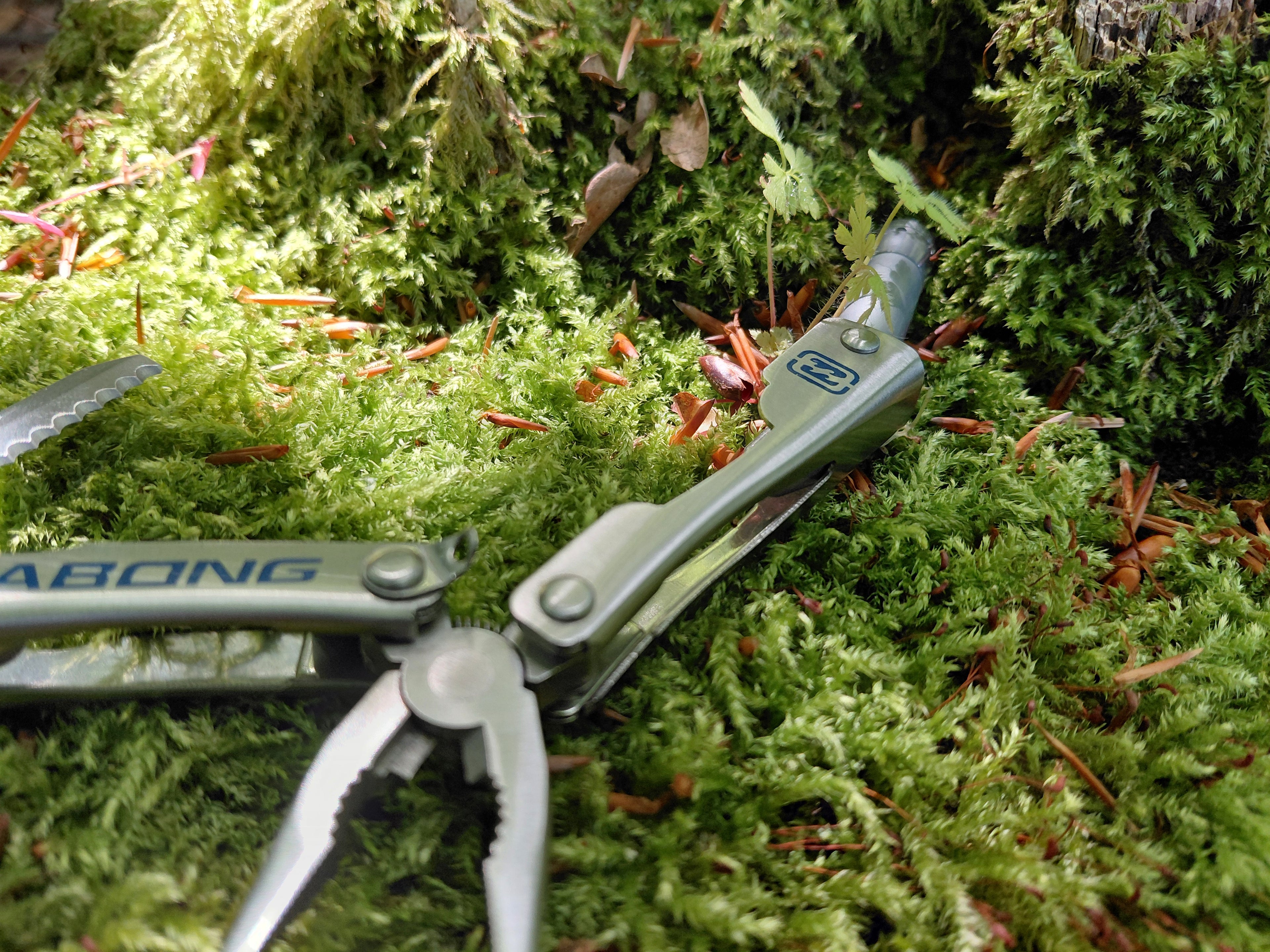 Multiværktøj fra Billabong – med lygte og etui