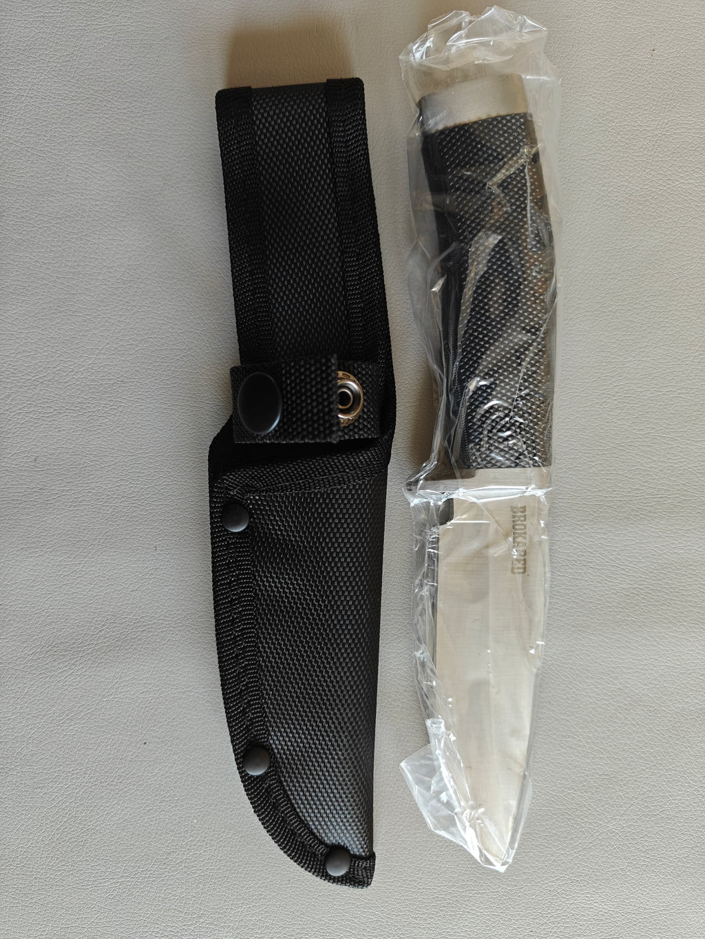Brokared Jagtkniv m. Gummiskaft.