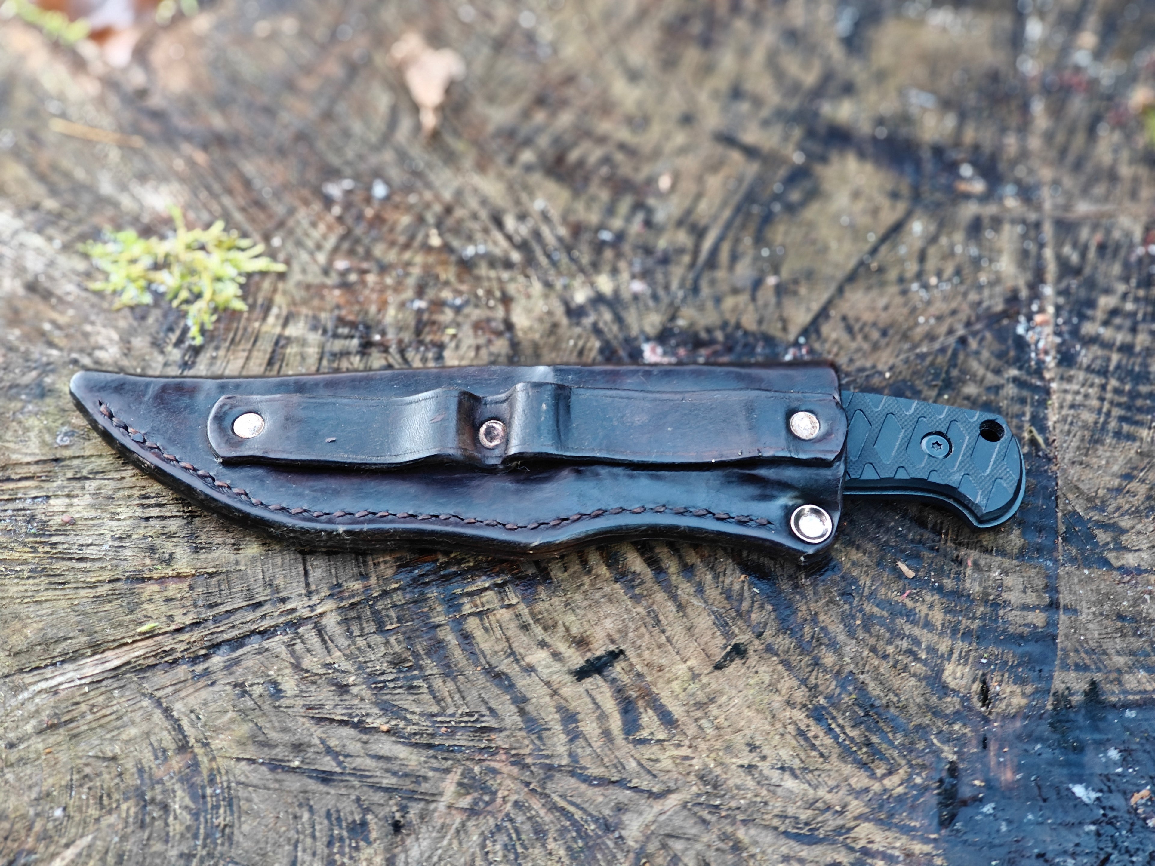 Schrade Wolverine med spical håndlavet skede.