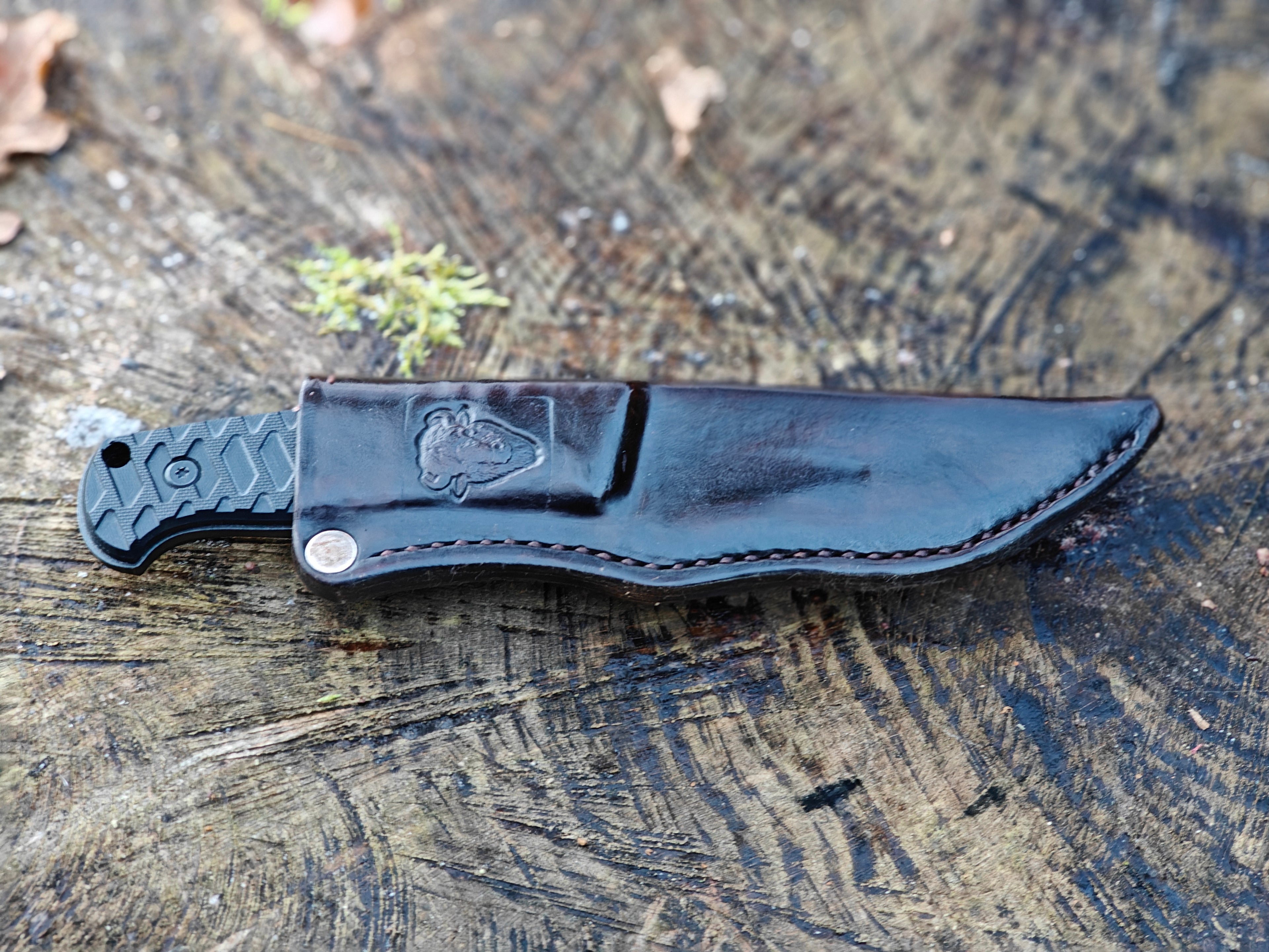 Schrade Wolverine med spical håndlavet skede.