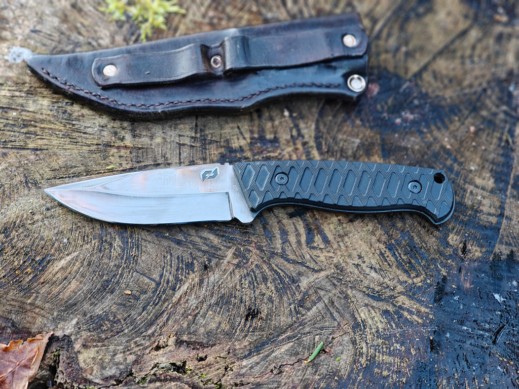 Schrade Wolverine med spical håndlavet skede.